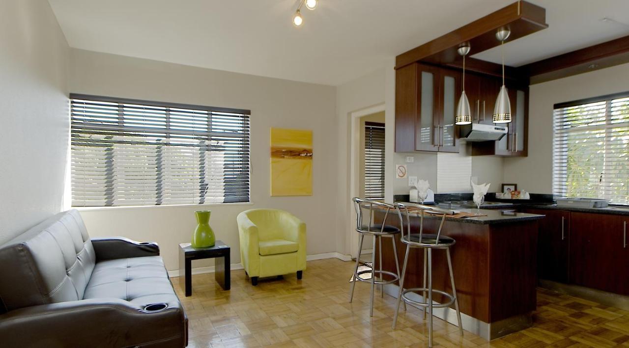 10 On Cape Self Catering Apartments ポート・エリザベス エクステリア 写真
