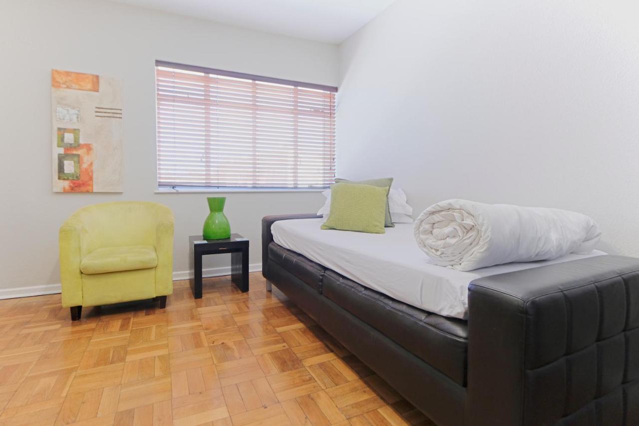10 On Cape Self Catering Apartments ポート・エリザベス エクステリア 写真