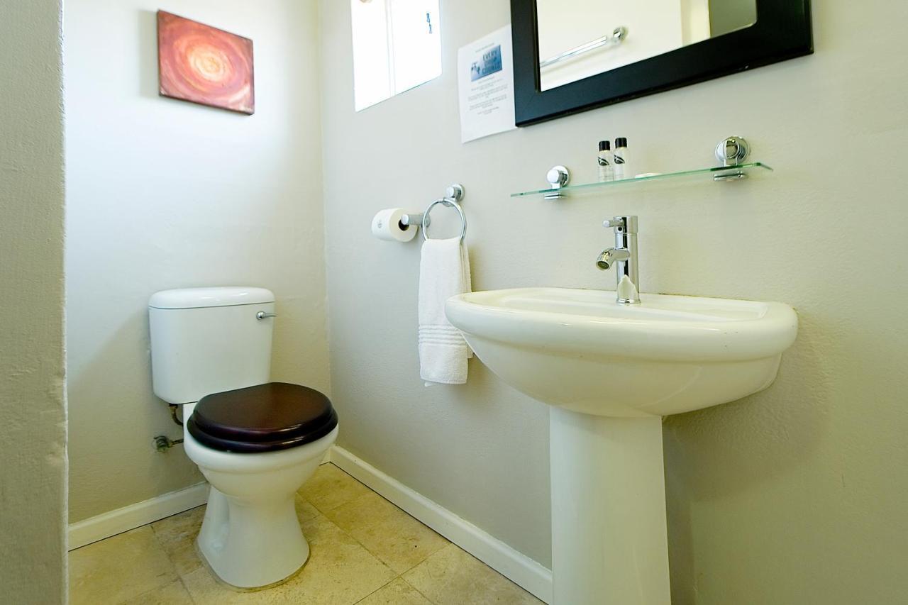 10 On Cape Self Catering Apartments ポート・エリザベス エクステリア 写真